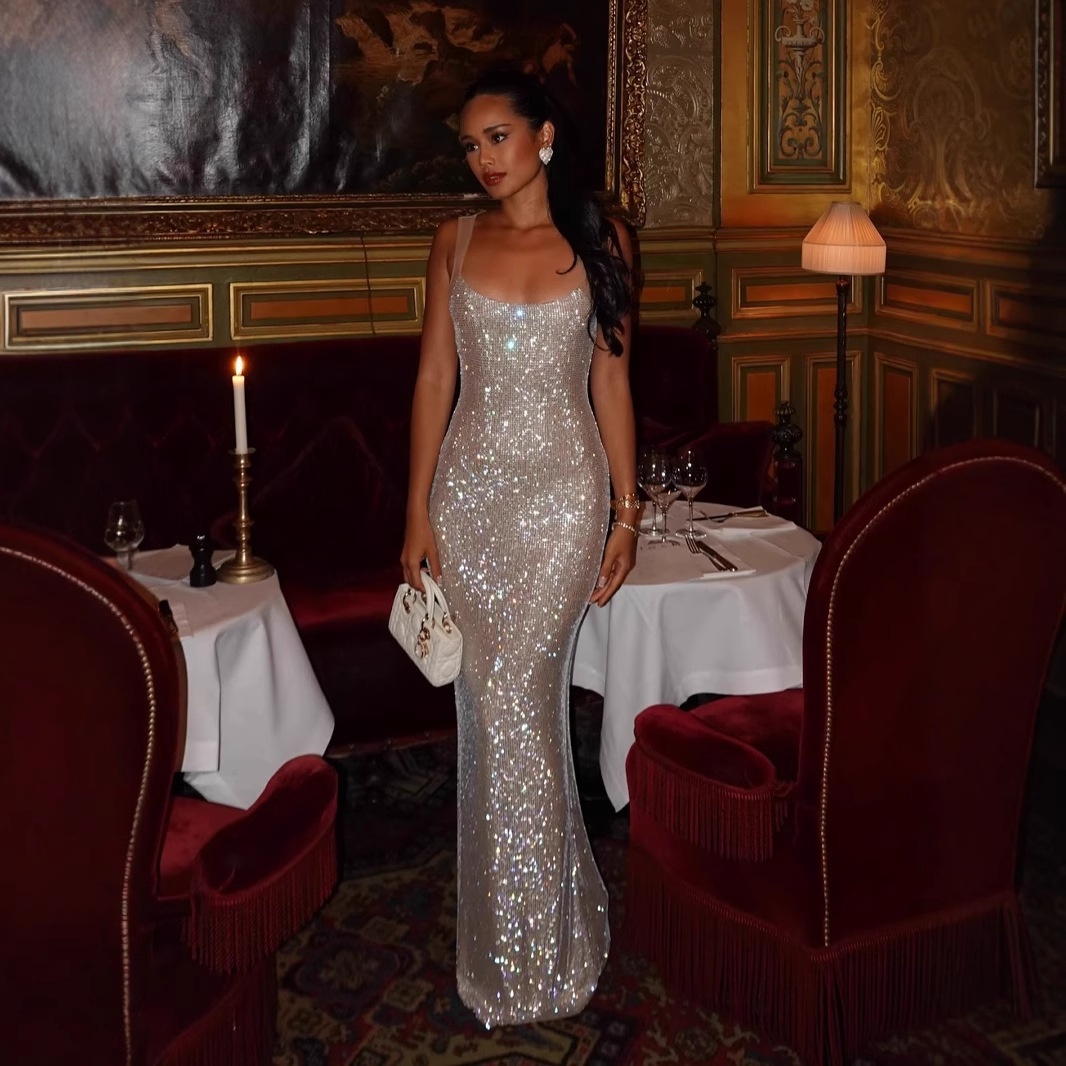 ChicShe ChicShe Robe longue moulante dos nu à bretelles strass style français, idéale pour une soirée élégante et lumineuse. Robe de soirée annuelle._voghion.com