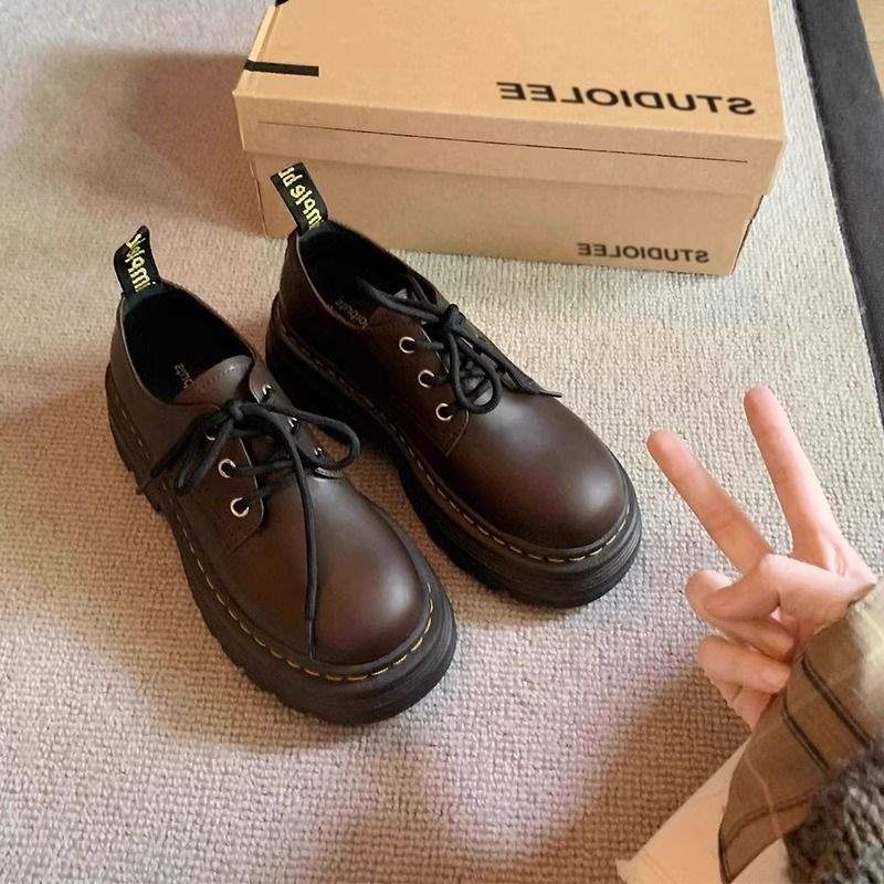 Mocassins Mary Jane noirs en cuir souple à semelle épaisse, style britannique, collection automne-hiver 2025._voghion.com