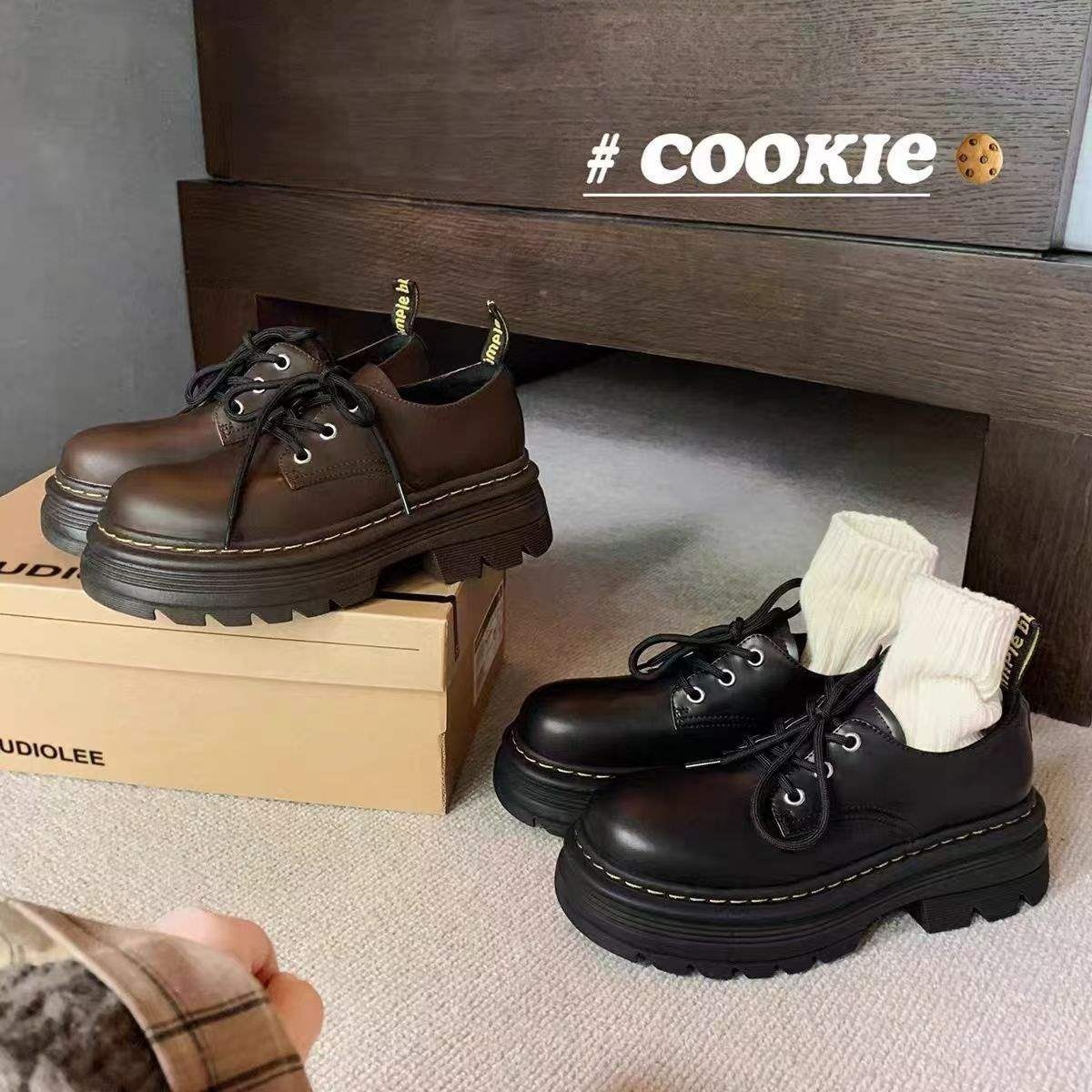 Mocassins Mary Jane noirs en cuir souple à semelle épaisse, style britannique, collection automne-hiver 2025._voghion.com