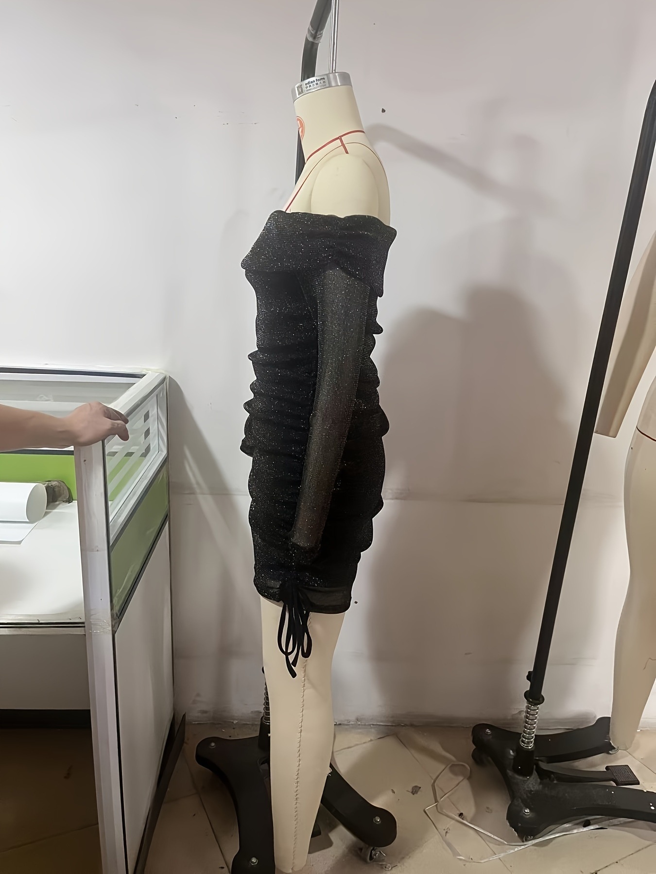 ChicShe ChicShe Off-Shoulder Stretch Long Sleeve New Design Sense Mesh Slim Fit Bodycon Dress_voghion.com