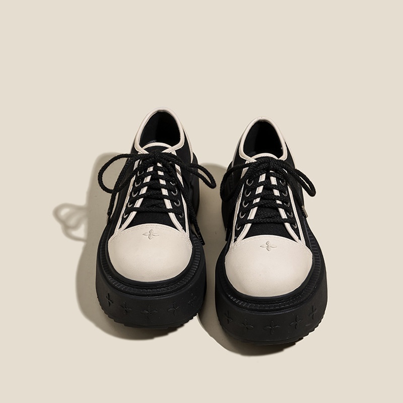 Voyage Voyage En stock Cross Flower Wilderness Derby pour femmes Mocassins à plateforme à semelle épaisse Nouvelles chaussures à lacets à bout unique_voghion.com