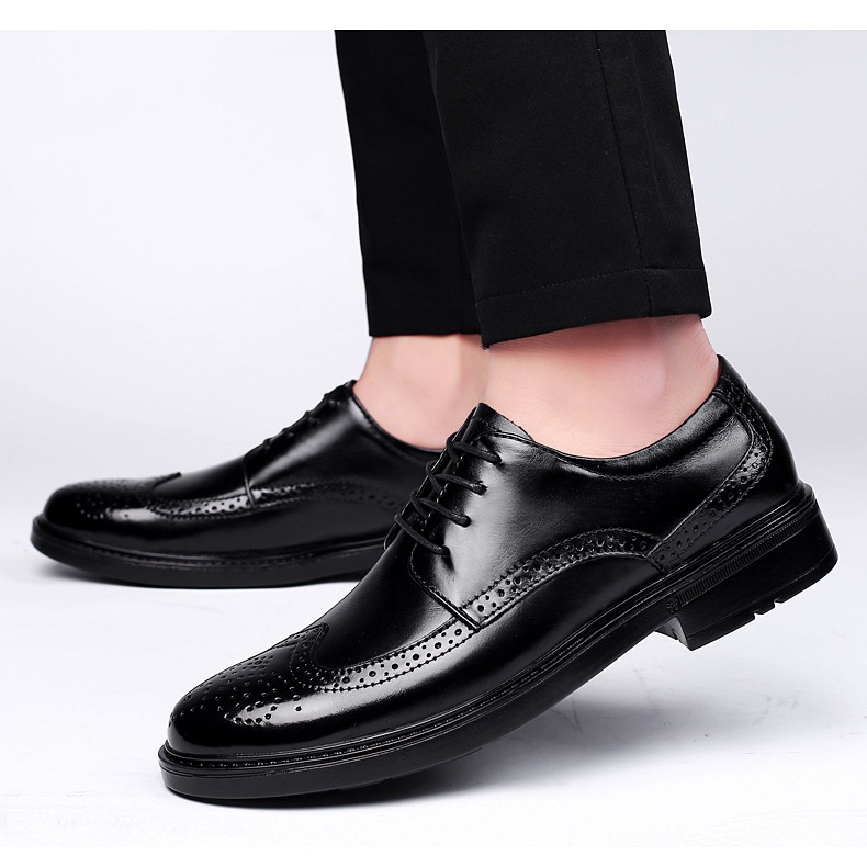 Voyage Herren-Freizeitschuhe aus hochwertigem Rindsleder im britischen Retro-Stil mit poliertem Brogue-Schnitt und geschnitzten Details_voghion.com