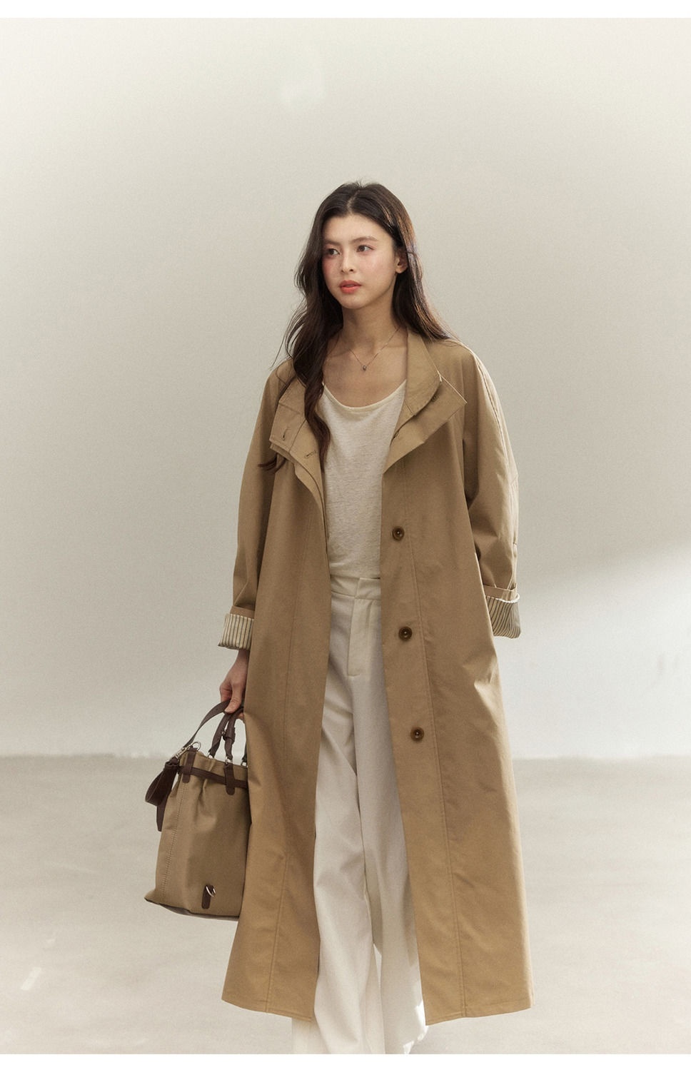Damenbekleidung: Trenchcoat im Vintage-Stil mit Stehkragen, gestreiften Ärmeln, lockerer Passform, figurformend, hochwertig, lange Jacke_voghion.com