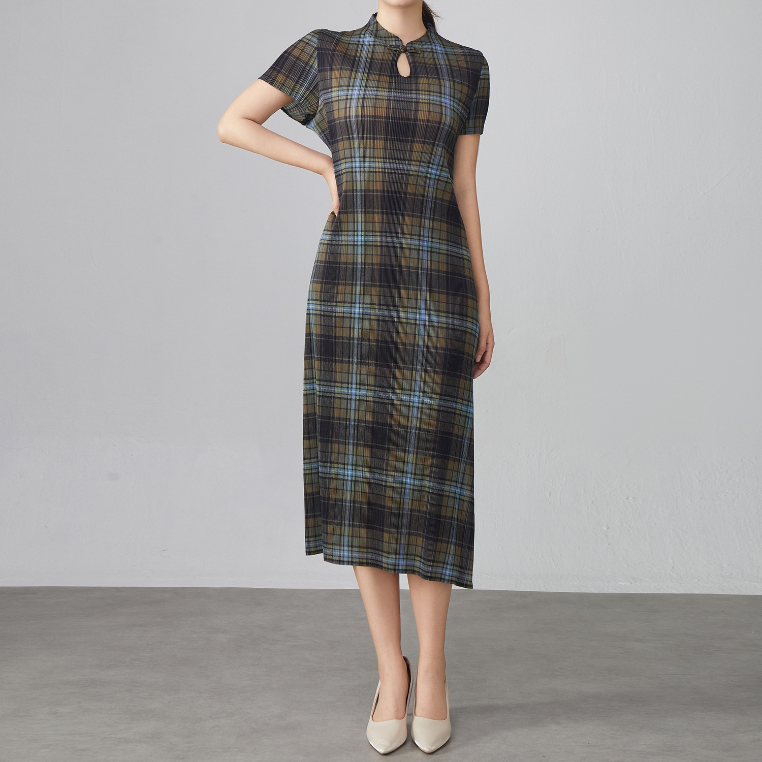 ChicShe ChicShe Chinese Style Improved Cheongsam For Women Summer New Design Sense Elegant Split Bodycon Pleated Long Dress_voghion.com