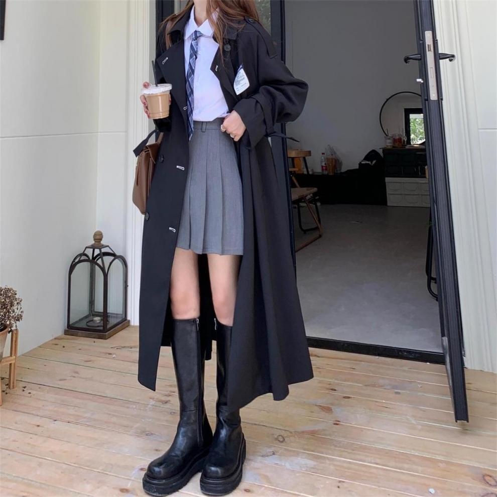 Damenbekleidung Herbst/Winter: Neuer britischer Trenchcoat in Schwarz, mittellang, im Hepburn-Stil, elegant und zierlich._voghion.com