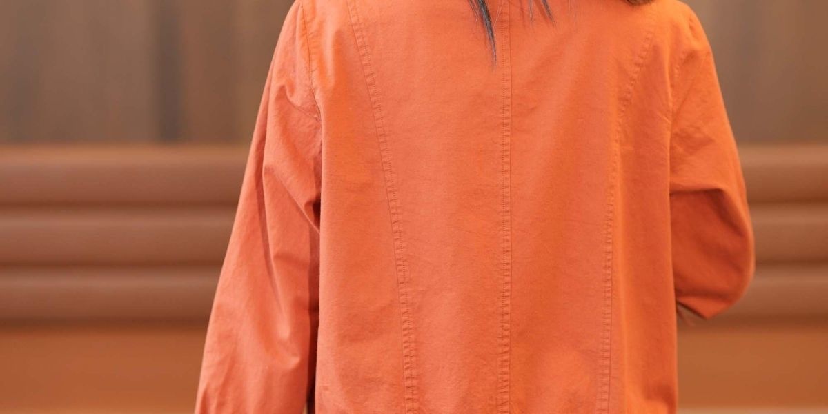 Frühjahr/Herbst 2025: Neue, vielseitige Mode im Slim-Fit-Stil für kleine Frauen – ideal für den Arbeitsalltag. Damenjacke, kurzer Mantel._voghion.com