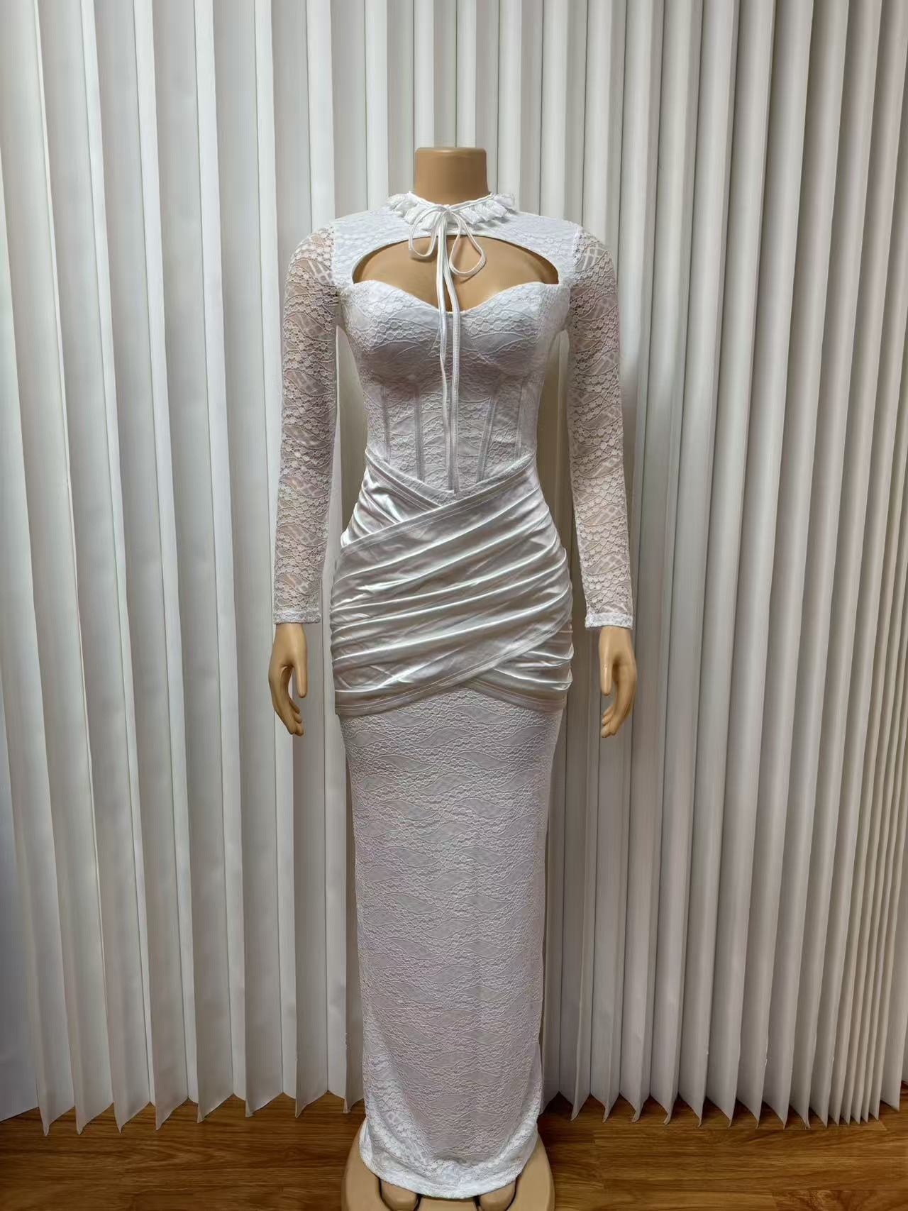 ChicShe ChicShe Cross-Border European And American New Half-High Collar Lace-Up Patchwork Low-Cut Sexy Bodycon Long Sleeve Dress_voghion.com