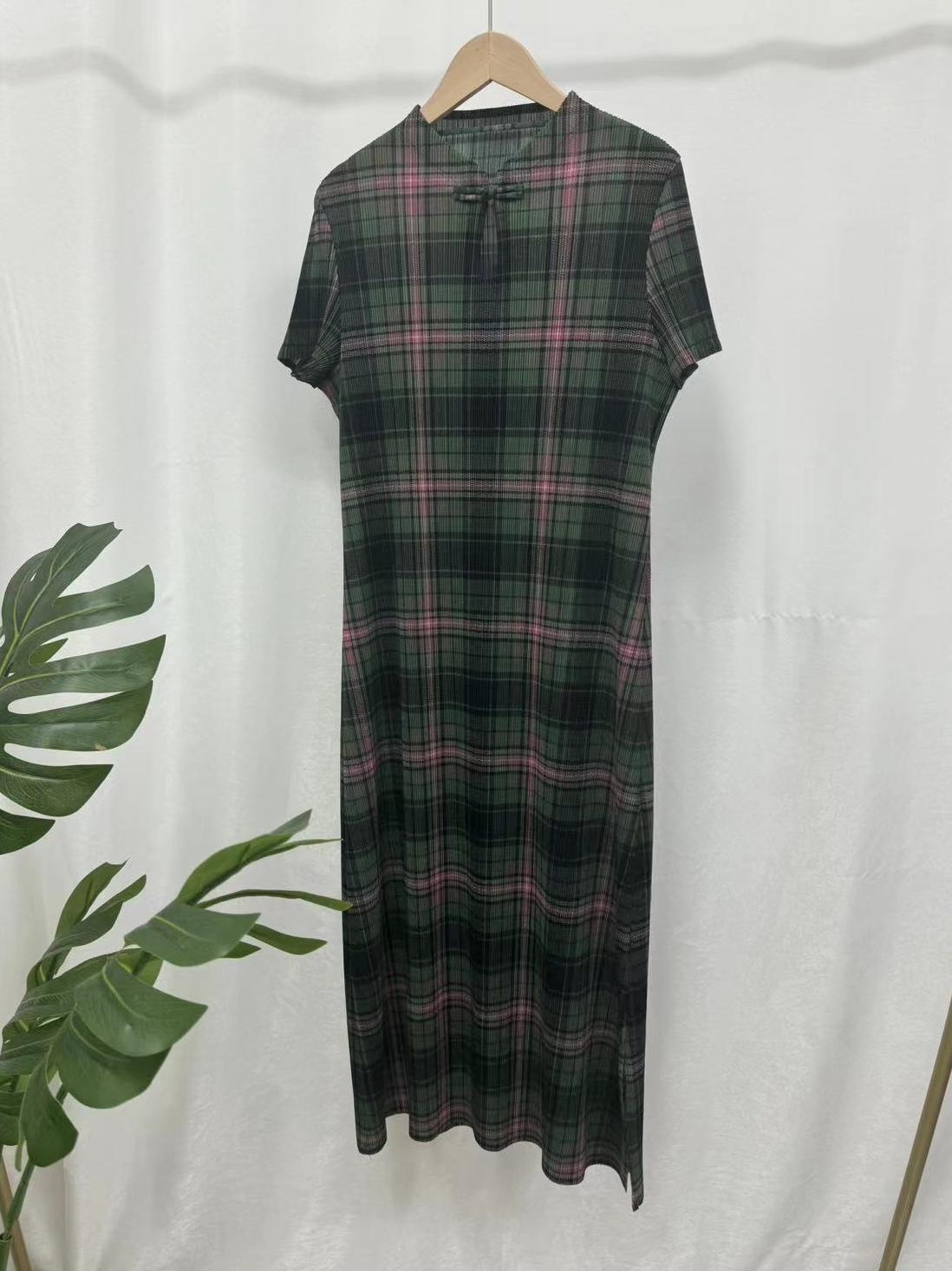 ChicShe ChicShe Chinese Style Improved Cheongsam For Women Summer New Design Sense Elegant Split Bodycon Pleated Long Dress_voghion.com