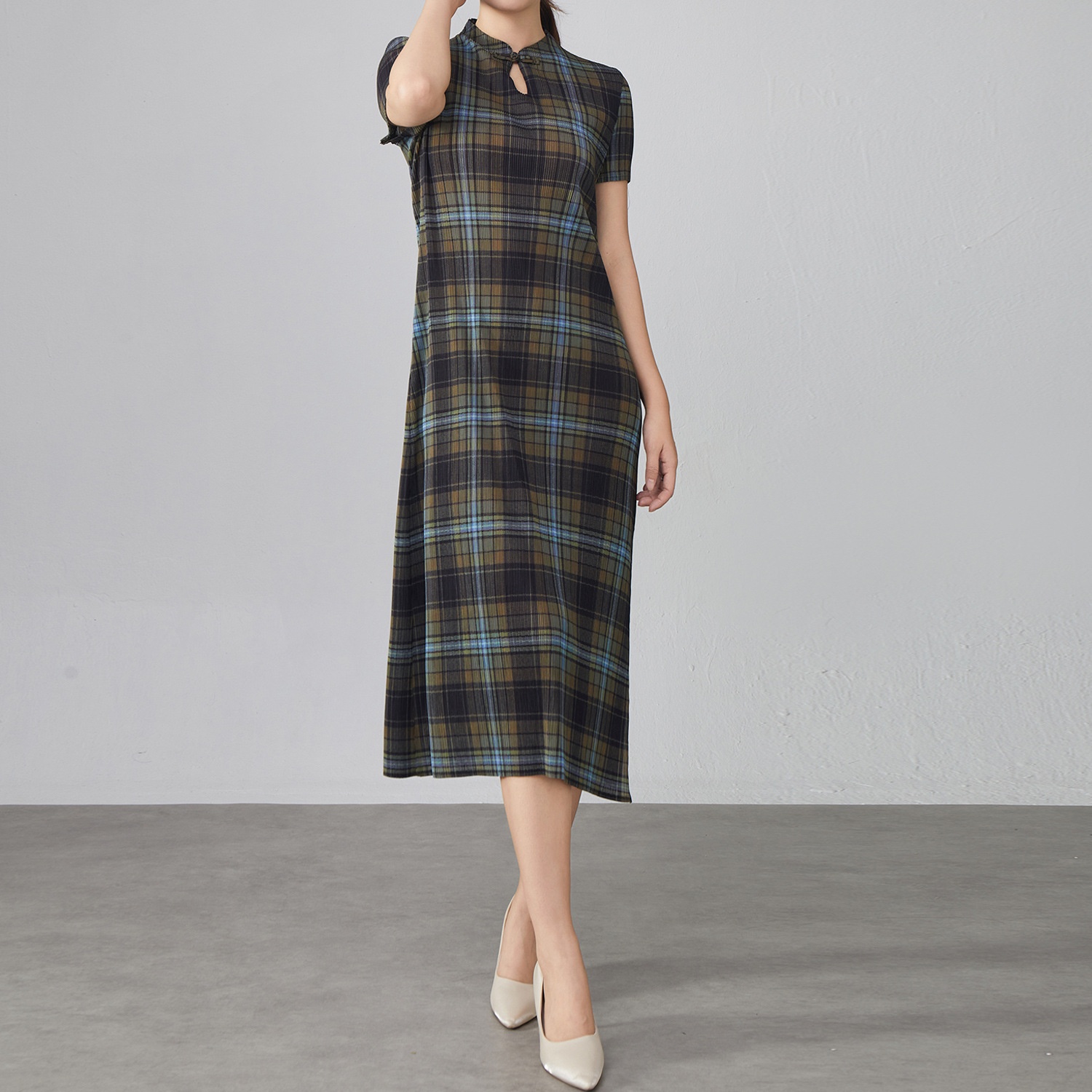 ChicShe ChicShe Chinese Style Improved Cheongsam For Women Summer New Design Sense Elegant Split Bodycon Pleated Long Dress_voghion.com