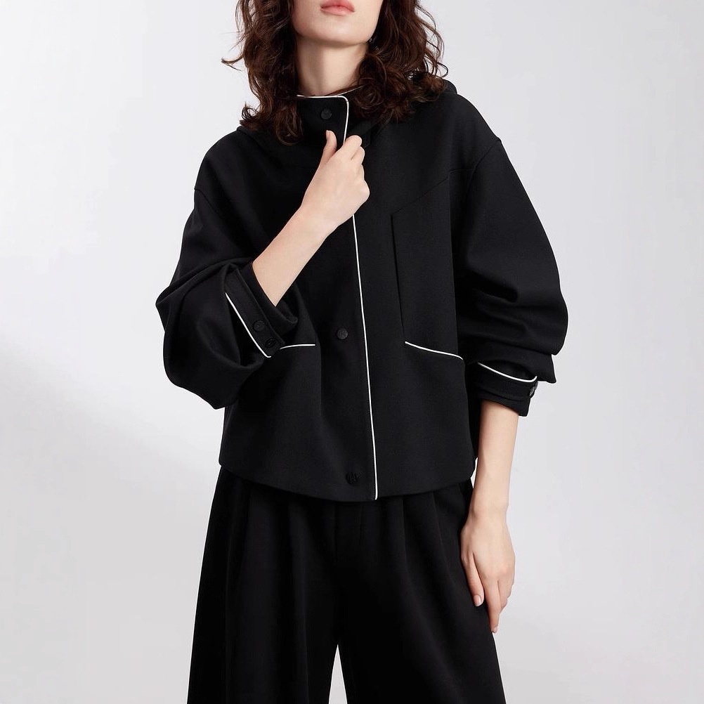 2025 Autumn New High-end Commuting Style Women's Clothing ELLE Black Sheep Wool Contrast Color Hooded Short Coat_voghion.com