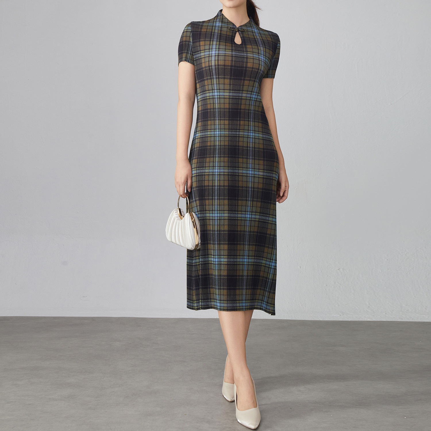 ChicShe ChicShe Chinese Style Improved Cheongsam For Women Summer New Design Sense Elegant Split Bodycon Pleated Long Dress_voghion.com