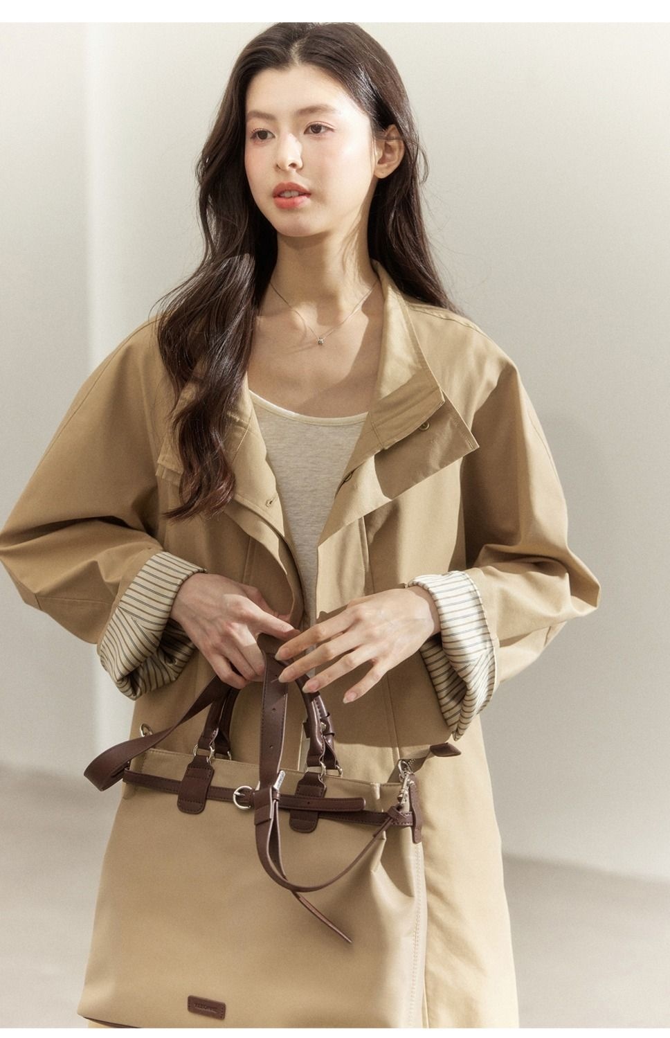 Damenbekleidung: Trenchcoat im Vintage-Stil mit Stehkragen, gestreiften Ärmeln, lockerer Passform, figurformend, hochwertig, lange Jacke_voghion.com