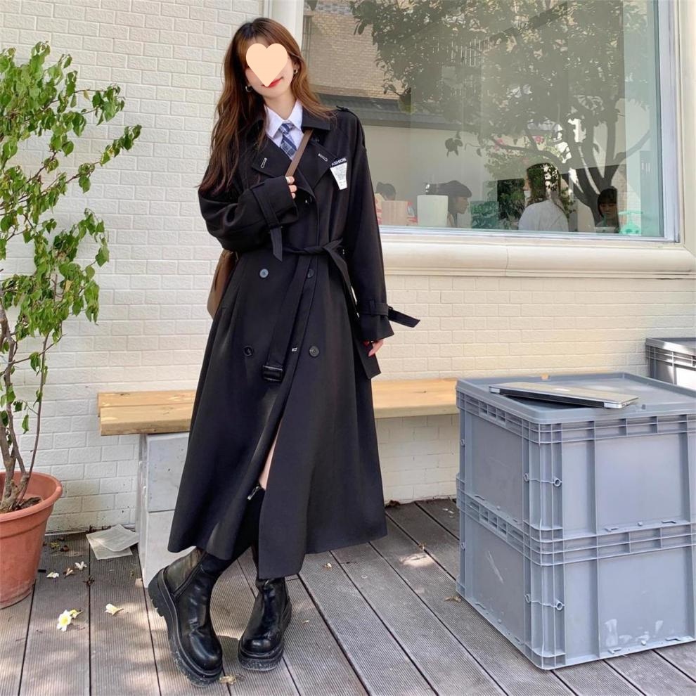 Damenbekleidung Herbst/Winter: Neuer britischer Trenchcoat in Schwarz, mittellang, im Hepburn-Stil, elegant und zierlich._voghion.com