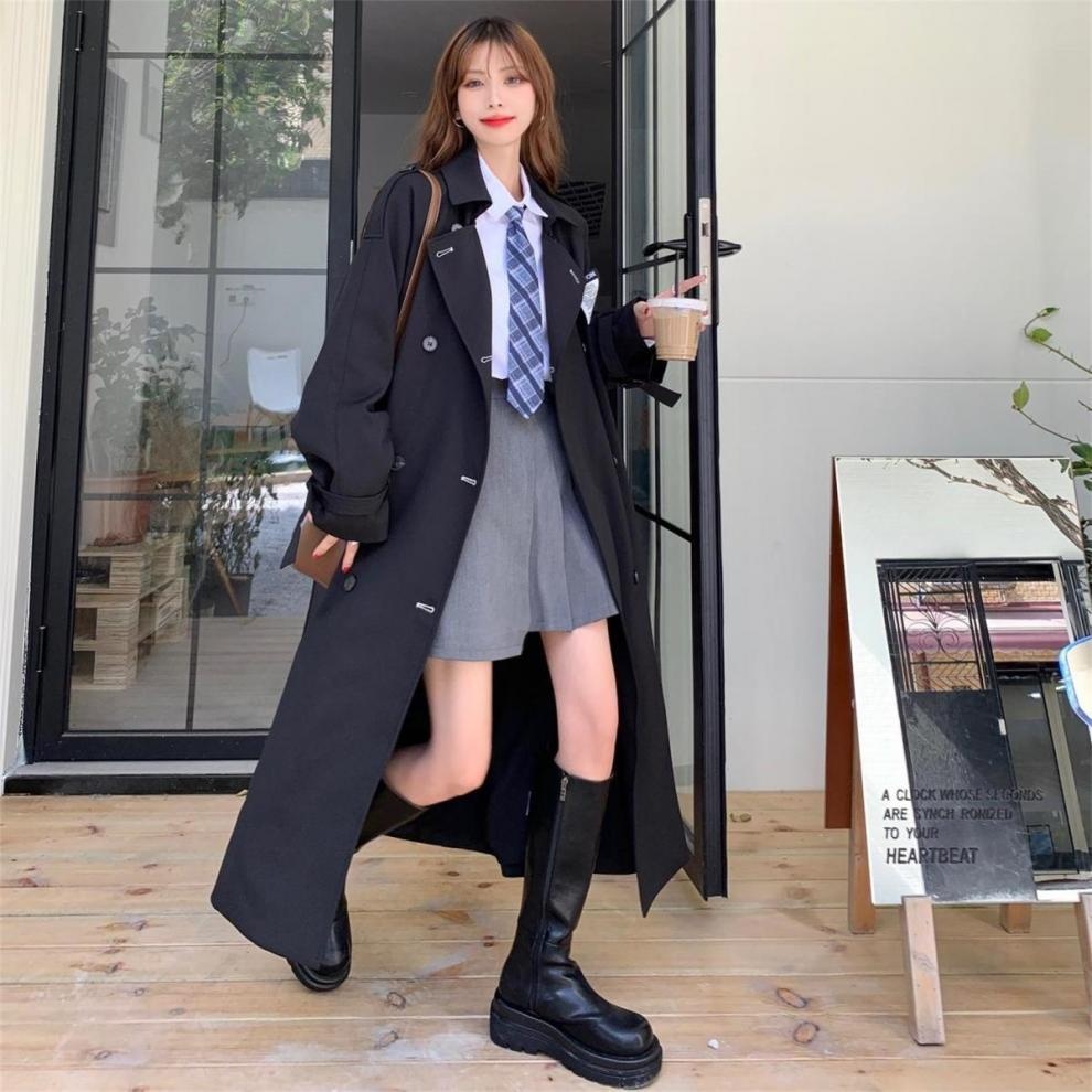 Damenbekleidung Herbst/Winter: Neuer britischer Trenchcoat in Schwarz, mittellang, im Hepburn-Stil, elegant und zierlich._voghion.com