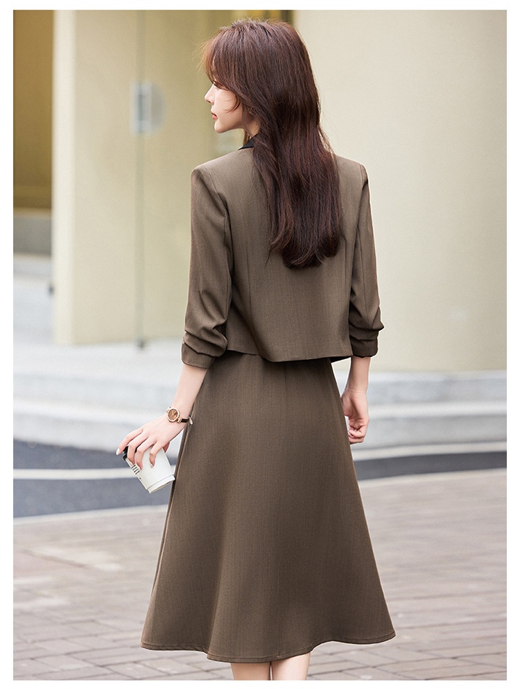 Blazer corto grigio scuro ChicShe da donna, nuovo stile transfrontaliero per primavera e autunno, completo professionale di alta qualità_voghion.com