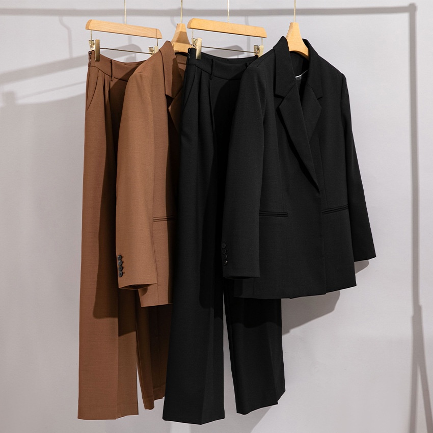 Completo da donna in lana ChicShe, due pezzi, professionale, elegante, con pantaloni a gamba dritta e larga, blazer piccolo_voghion.com