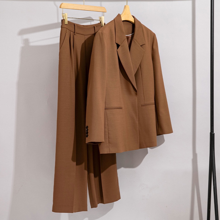 Completo da donna in lana ChicShe, due pezzi, professionale, elegante, con pantaloni a gamba dritta e larga, blazer piccolo_voghion.com