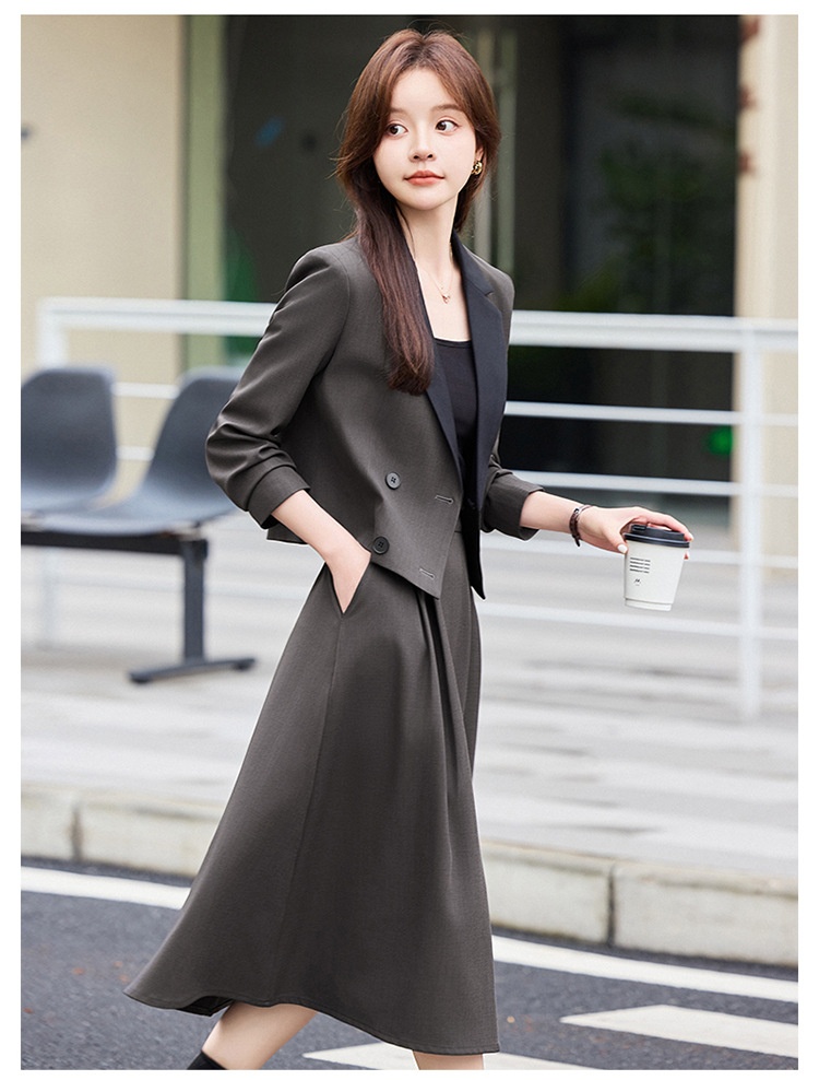 Blazer corto grigio scuro ChicShe da donna, nuovo stile transfrontaliero per primavera e autunno, completo professionale di alta qualità_voghion.com