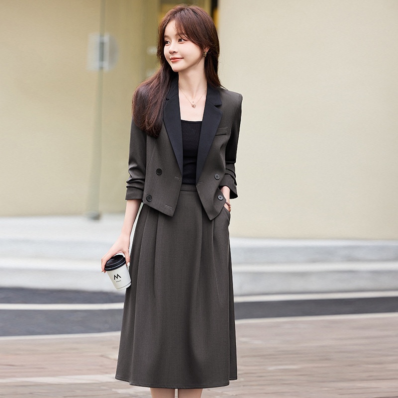 Blazer corto grigio scuro ChicShe da donna, nuovo stile transfrontaliero per primavera e autunno, completo professionale di alta qualità_voghion.com