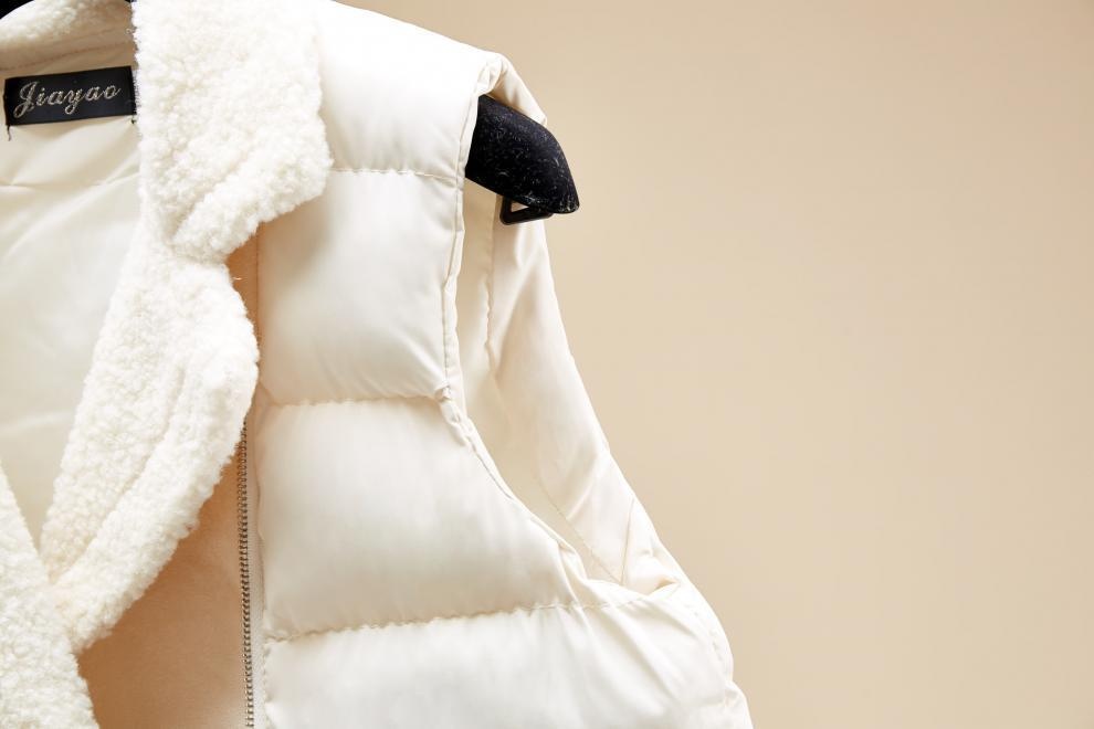 ChicShe 2025 Neues Cross-Border Damen-Dreiteiler-Set: Verdickte Weste, hochgeschlossener Strickpullover, weite Hose. Herbst/Winter_voghion.com