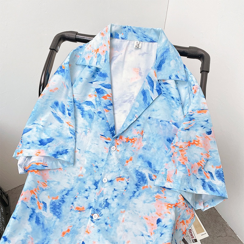 ForMen Sommer-High-End-Herrenhemd mit Batikmuster, Blumenmuster, kurzen Ärmeln und lockerem Kuba-Kragen – ein angesagter Trend_voghion.com