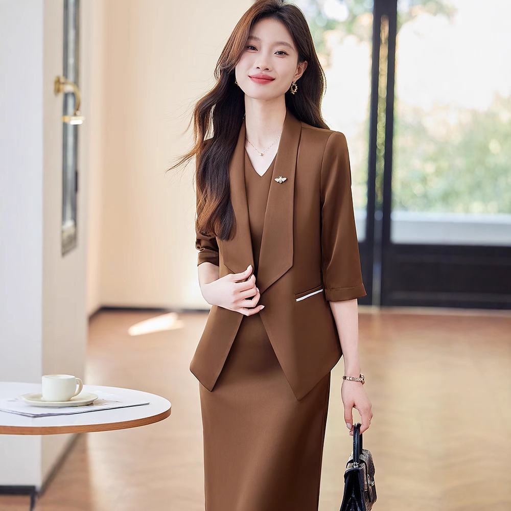 ChicShe Abito da donna rosso con maniche a tre quarti, giacca corta, completo due pezzi, primavera e autunno 2025, nuovo_voghion.com