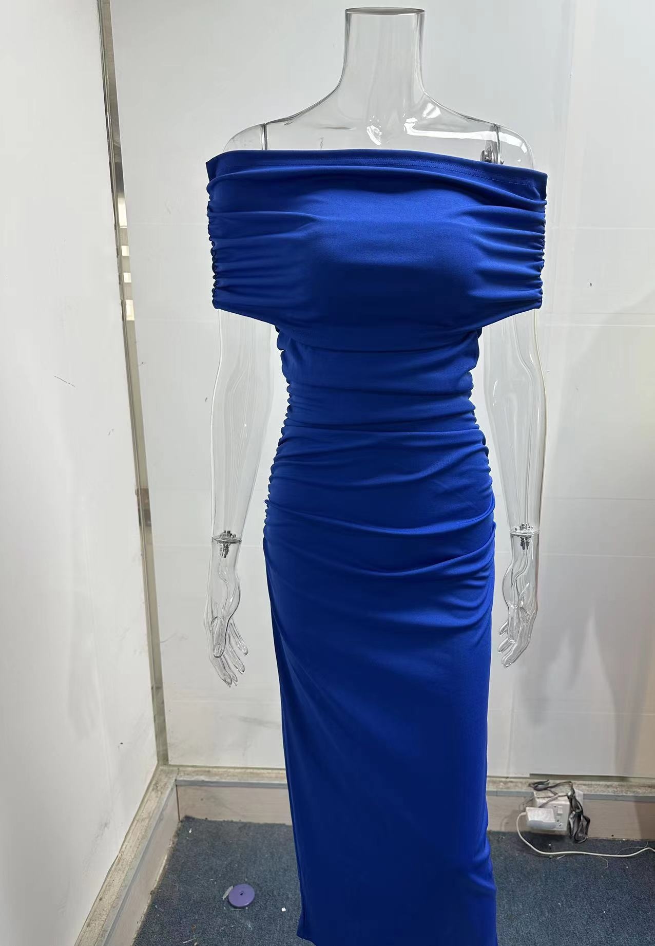 ChicShe 2024 Primavera Abito lungo europeo e americano con spalle scoperte, vestibilità aderente e arricciato, con spacco sulla base_voghion.com