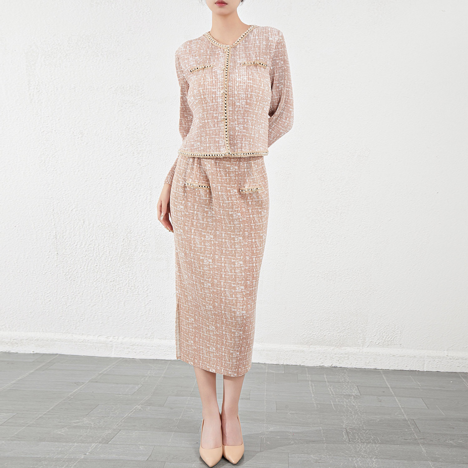 ChicShe Miyake Style Elegant Socialite Short Coat For Women European Goods 2023 Autumn New High-end Pleated Two-piece Set_voghion.com