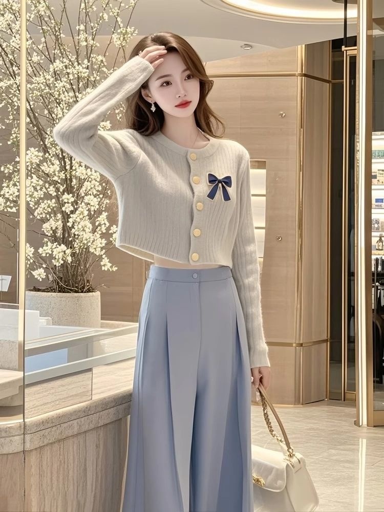 Ensemble deux pièces ChicShe pour femmes grandes tailles, automne 2025, style coréen simple et polyvalent : cardigan en maille et pantalon décontracté._voghion.com