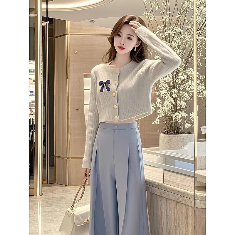 Ensemble deux pièces ChicShe pour femmes grandes tailles, automne 2025, style coréen simple et polyvalent : cardigan en maille et pantalon décontracté._voghion.com