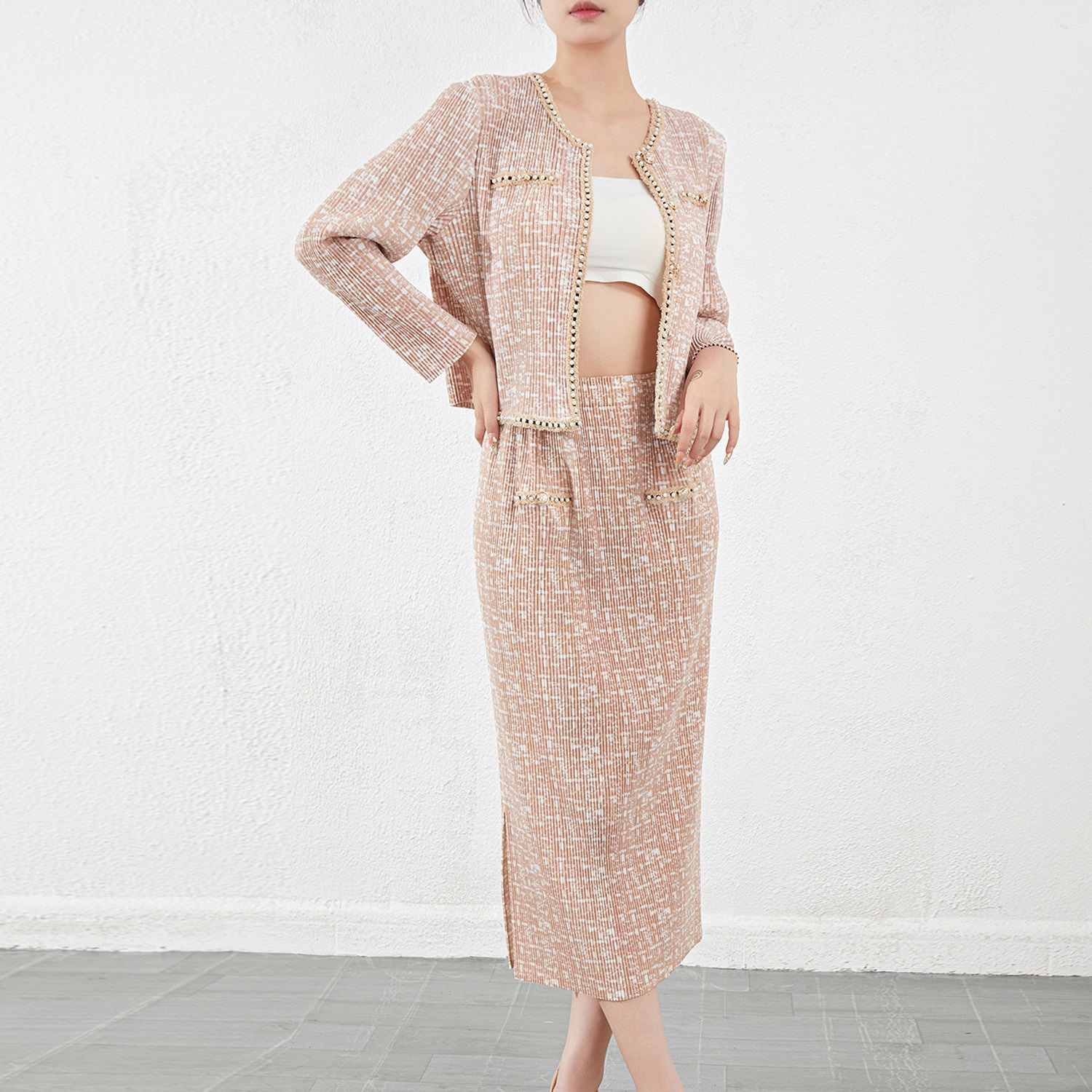 ChicShe Miyake Style Elegant Socialite Short Coat For Women European Goods 2023 Autumn New High-end Pleated Two-piece Set_voghion.com