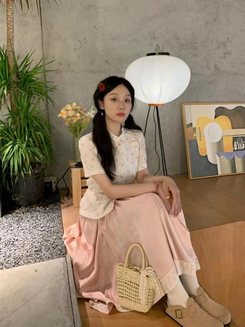 ChicShe Two-Piece New Chinese Style Floral Stand Collar Shirt For Women + Pink Bamboo Pleated Skirt Set_voghion.com