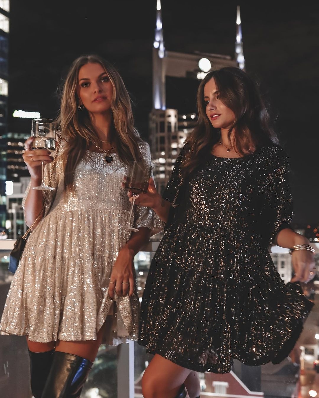 ChicShe 2025 Nuovo stile europeo e americano, vendita diretta, tinta unita, moda, paillettes, scollo rotondo, vita ampia, manica corta_voghion.com