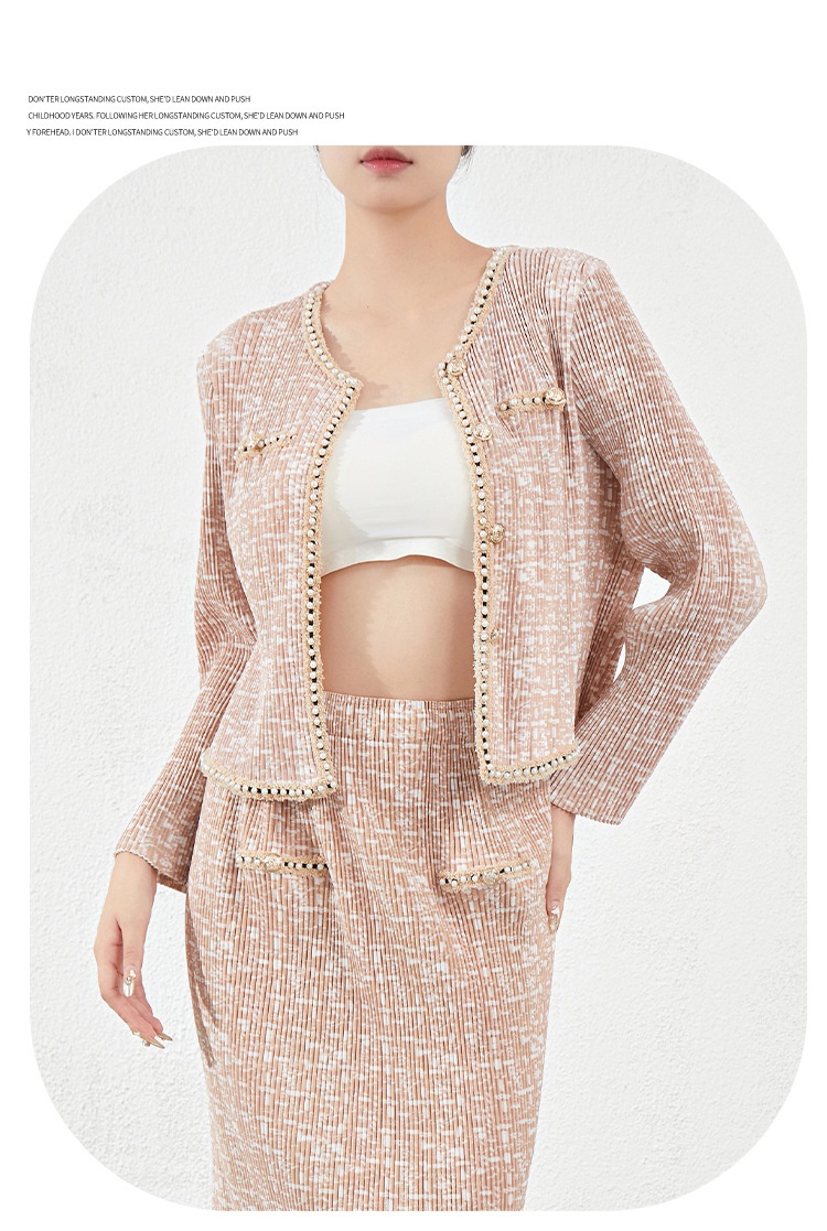 ChicShe Miyake Style Elegant Socialite Short Coat For Women European Goods 2023 Autumn New High-end Pleated Two-piece Set_voghion.com