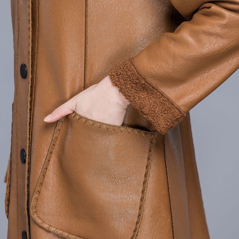 Neue Winterkollektion 2024 für Damen: Damen-Trenchcoat aus mittellangem Teddyfleece_voghion.com