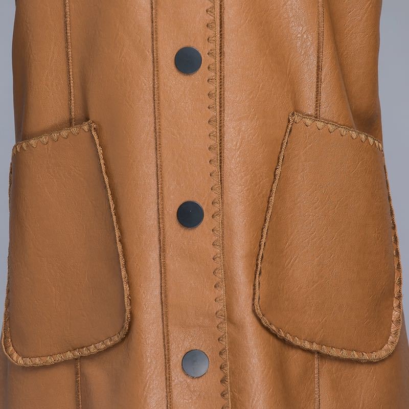 Neue Winterkollektion 2024 für Damen: Damen-Trenchcoat aus mittellangem Teddyfleece_voghion.com