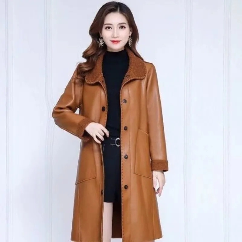 Neue Winterkollektion 2024 für Damen: Damen-Trenchcoat aus mittellangem Teddyfleece_voghion.com