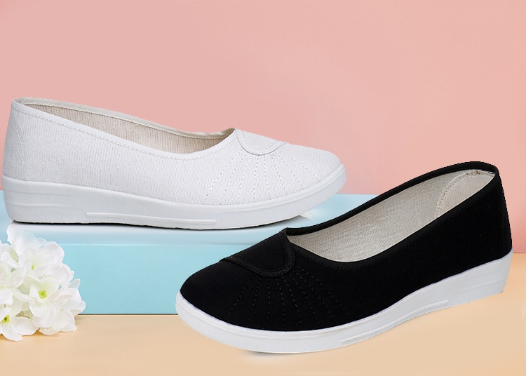 ShoeGlobe Damen-Slipper „Nurse“ aus altem Pekinger Stoff mit weicher Sohle, atmungsaktiv und ermüdungsfrei, weiß/schwarz._voghion.com