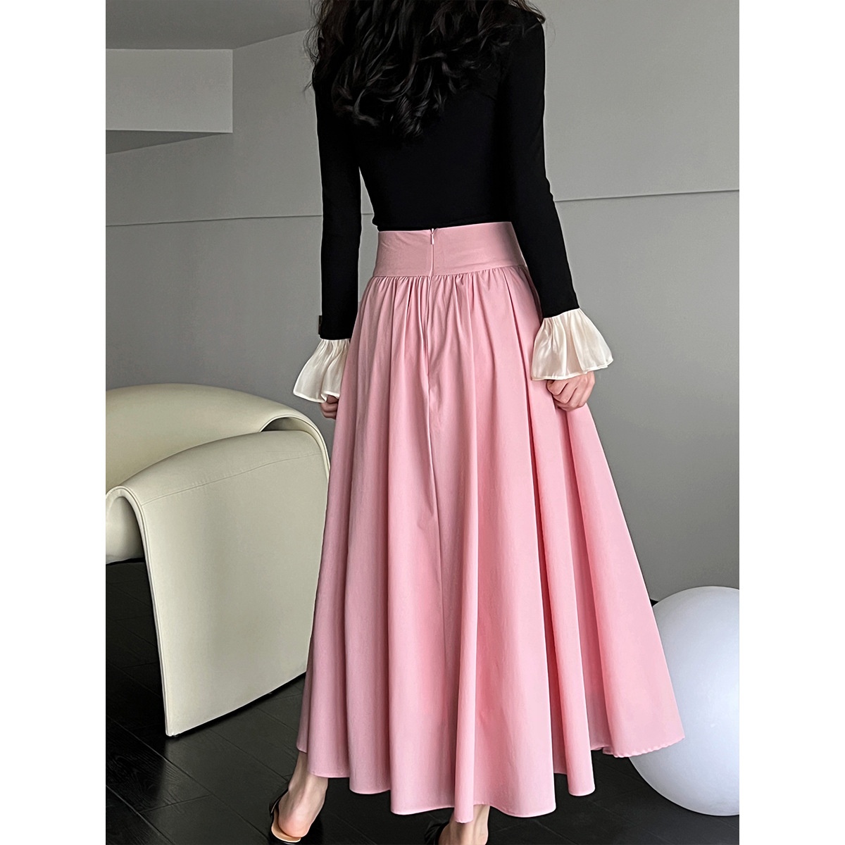 ChicShe Luxi 2025 Autumn New French Style High-End Pink Half Large Hem A-Line Pleated Skirt 73212_voghion.com