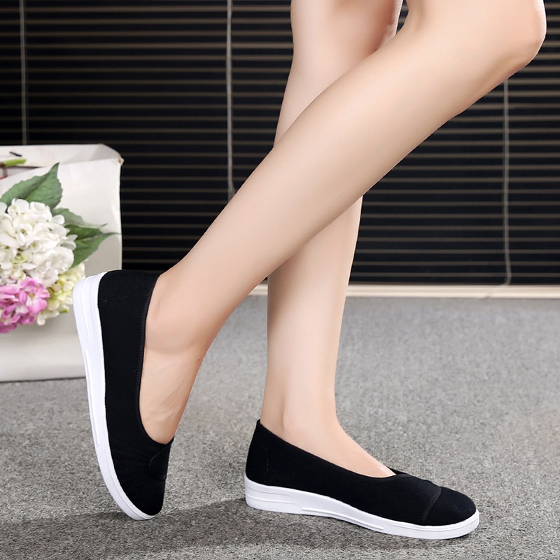 ShoeGlobe Damen-Slipper „Nurse“ aus altem Pekinger Stoff mit weicher Sohle, atmungsaktiv und ermüdungsfrei, weiß/schwarz._voghion.com