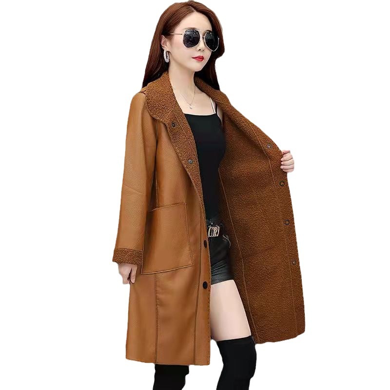 Neue Winterkollektion 2024 für Damen: Damen-Trenchcoat aus mittellangem Teddyfleece_voghion.com