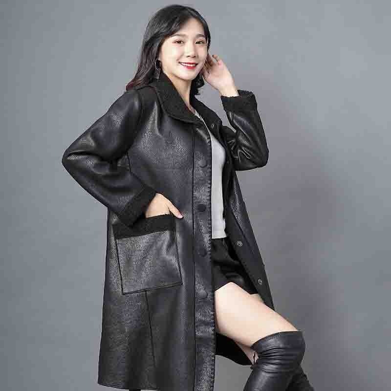 Neue Winterkollektion 2024 für Damen: Damen-Trenchcoat aus mittellangem Teddyfleece_voghion.com
