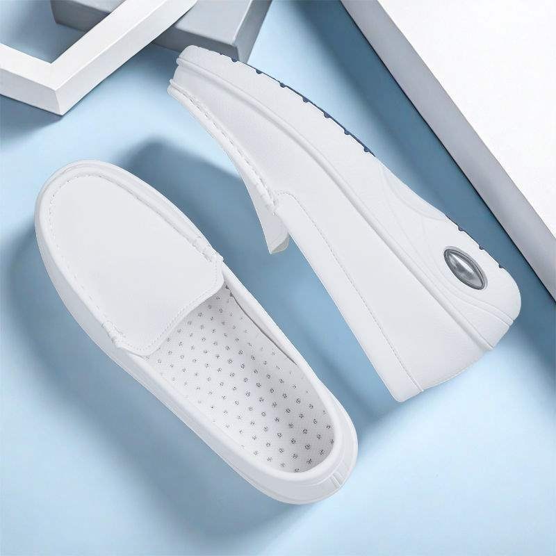 ShoeGlobe präsentiert neue Modelle für Krankenschwestern im medizinischen Bereich: Atmungsaktive, rutschfeste und gepolsterte Arbeitsschuhe mit dicker Sohle für bequeme Freizeit._voghion.com