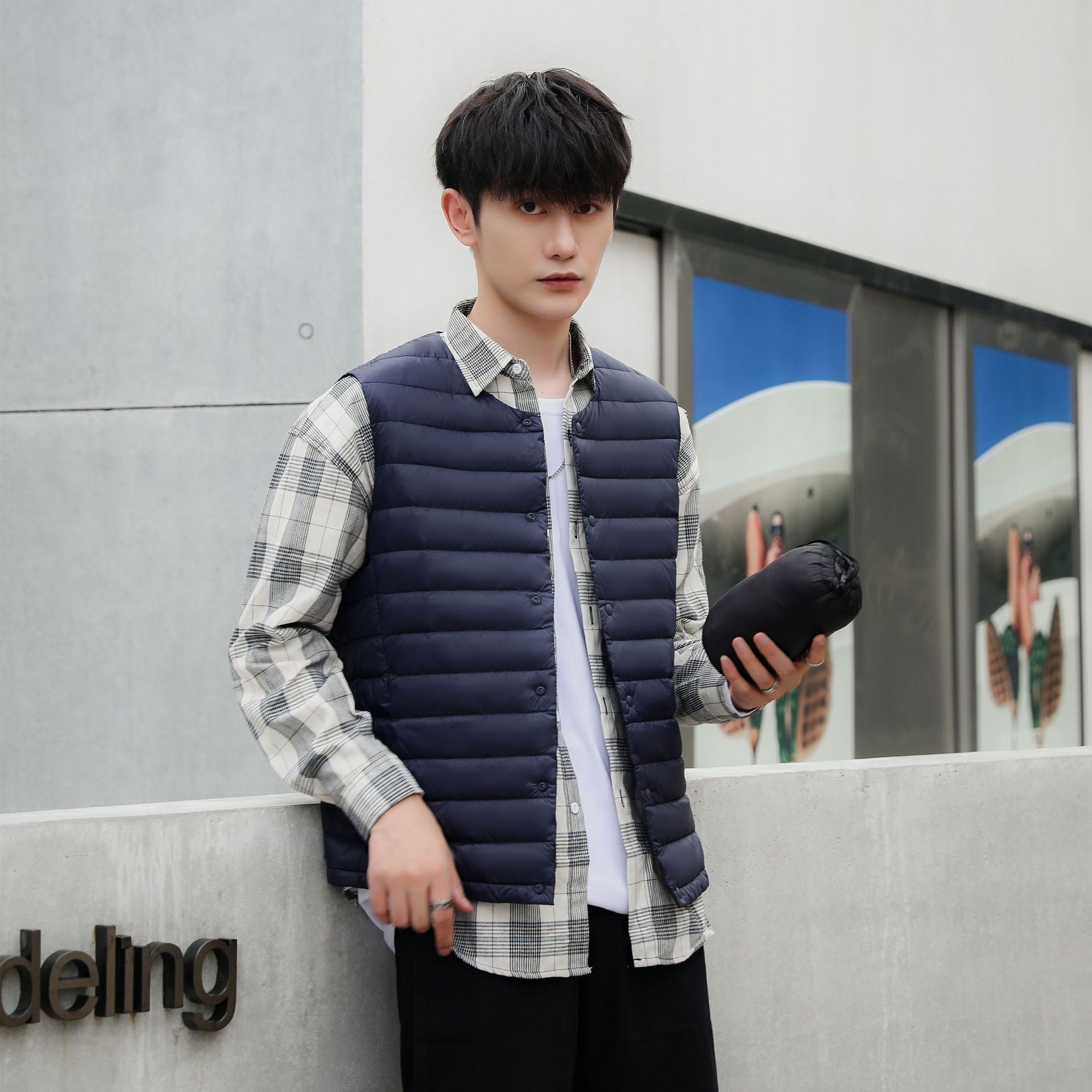 boy Pinghu Chixin 90% Fleece Solid Color New Men's V-Neck Round Neck Vest Down Jacket Large Size Coat_voghion.com