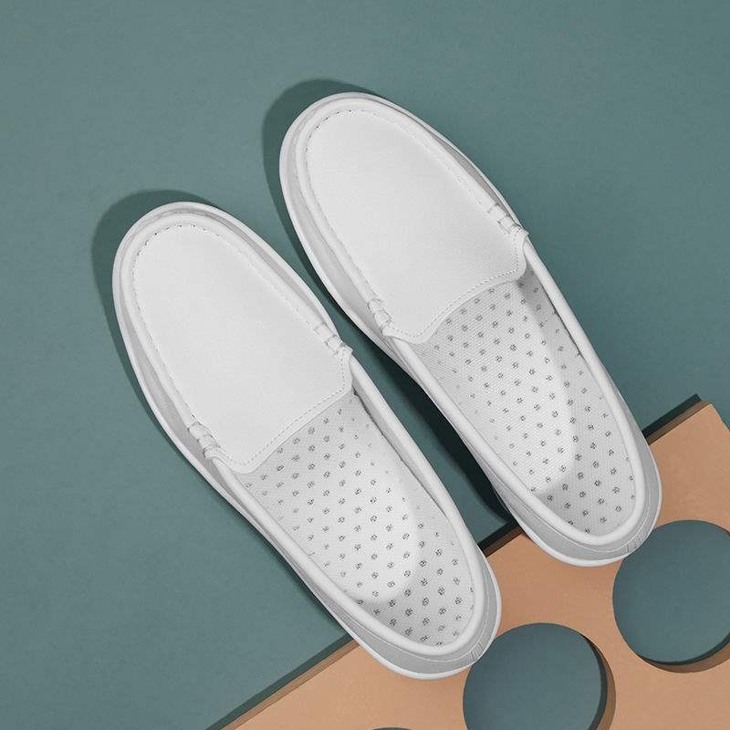 ShoeGlobe präsentiert neue Modelle für Krankenschwestern im medizinischen Bereich: Atmungsaktive, rutschfeste und gepolsterte Arbeitsschuhe mit dicker Sohle für bequeme Freizeit._voghion.com