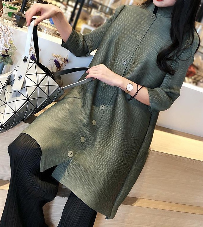 Damenbekleidung Damenbekleidung Frühjahr 2025 Ausländischer Handel Plissierter einreihiger Trenchcoat Mittellang Stehkragen Elegante Jacke Dreiviertel_voghion.com