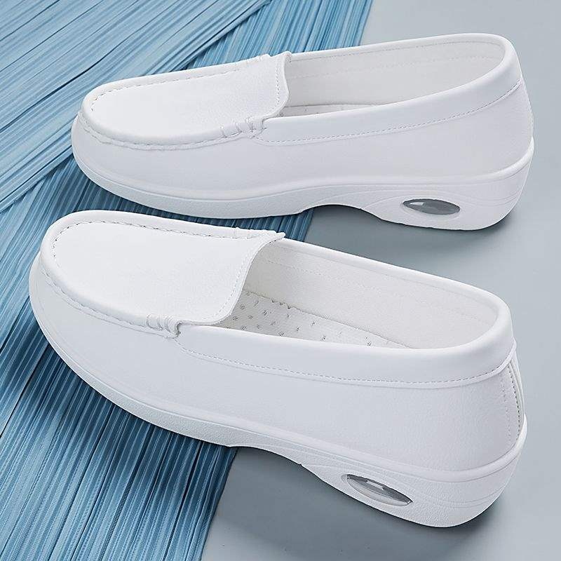 ShoeGlobe präsentiert neue Modelle für Krankenschwestern im medizinischen Bereich: Atmungsaktive, rutschfeste und gepolsterte Arbeitsschuhe mit dicker Sohle für bequeme Freizeit._voghion.com