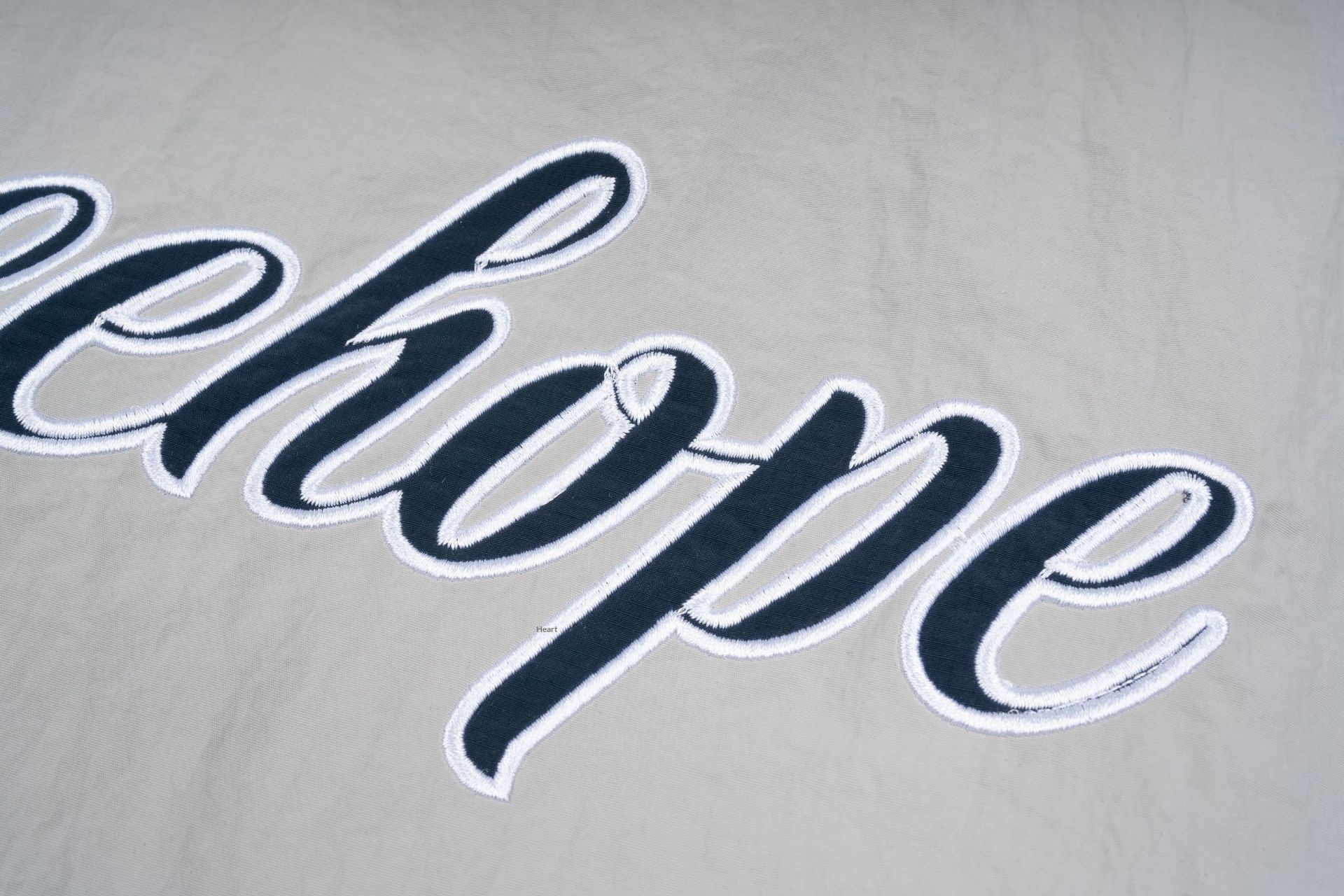 Damenmode Damen Dünner Old-School American Hip-Hop Streetdance Trenchcoat mit Bully Dog Kopfstickerei Essential Casual V_voghion.com