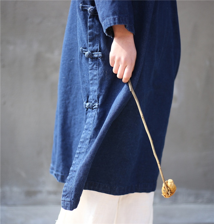 Damen Asymmetrischer, geknöpfter, langer, lockerer Denim-Trenchcoat im Zen-Stil, Vintage-Look, einfarbig_voghion.com