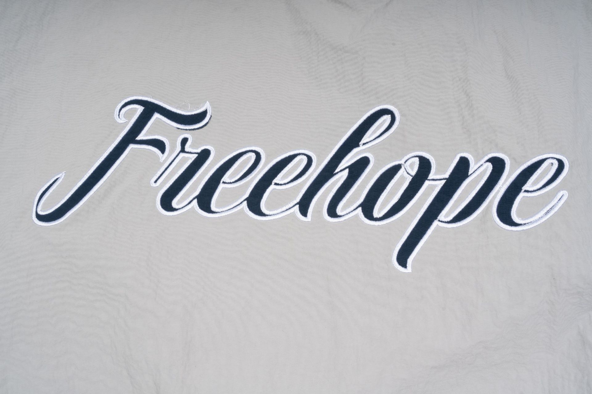 Damenmode Damen Dünner Old-School American Hip-Hop Streetdance Trenchcoat mit Bully Dog Kopfstickerei Essential Casual V_voghion.com